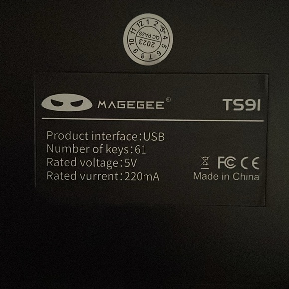 MageGee Mini 60% RGB Mechanical Gaming Keyboard [PC, MAC, PS4, Xbox ONE] - Picture 4 of 4